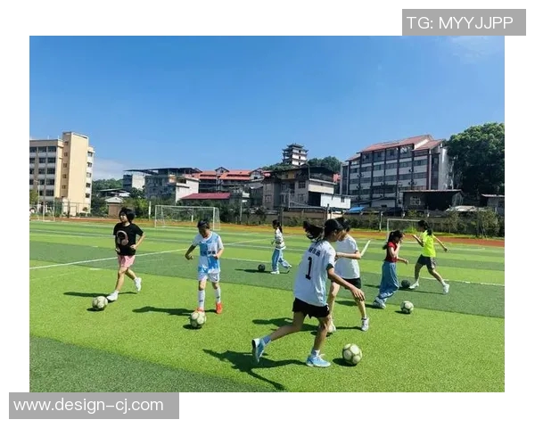 在绿茵场上奔跑的快乐与友谊的足球之旅